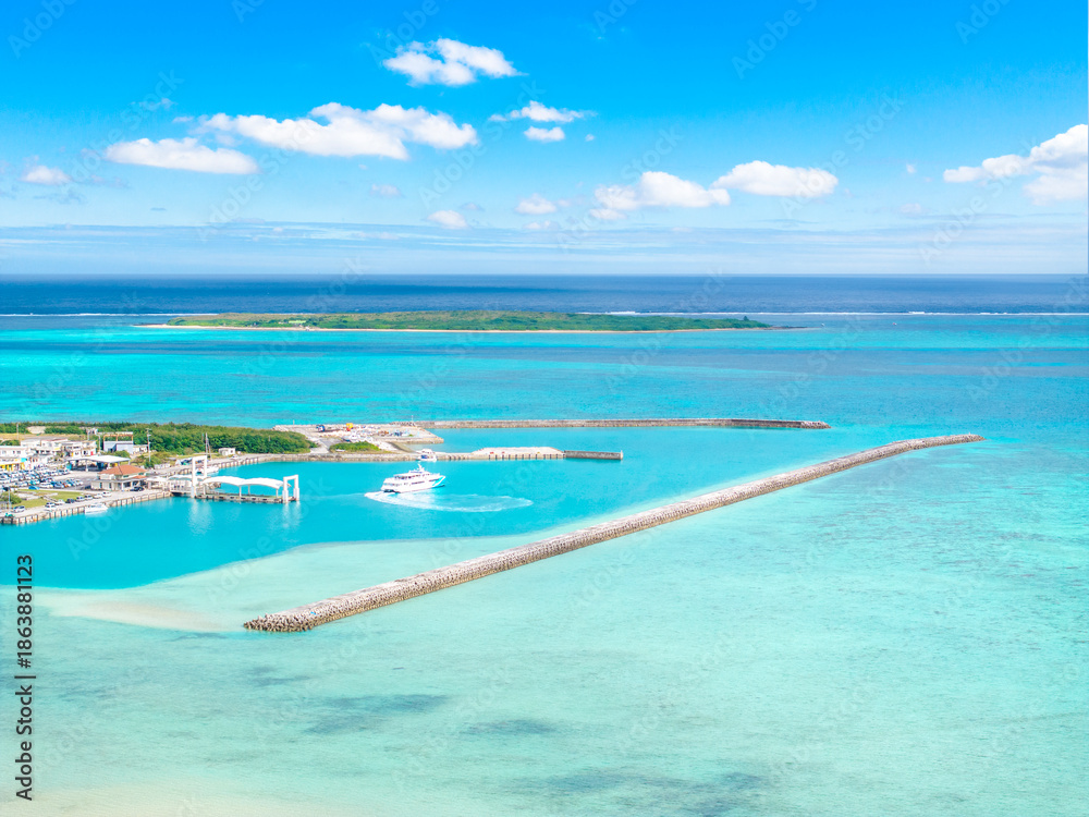 Fototapeta premium 小浜港（沖縄県小浜島）