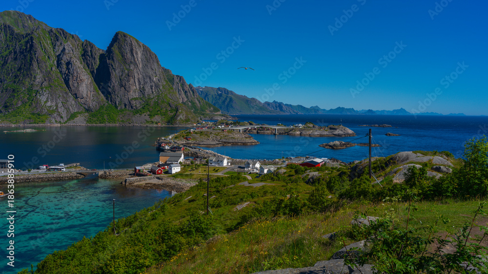 Fototapeta premium Hamnøy - der zauberhafte Fjord auf den Lofoten