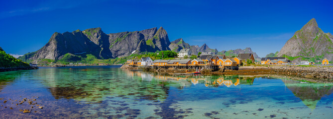 Papier peint photo Lofoten Fjord enchanteur de Hamnøy en Norvège  © Harald Tedesco