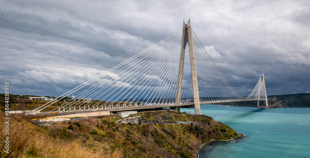Obraz premium Yavuz Sultan Selim Bridge over Istanbul Bosphorus view in Turkey