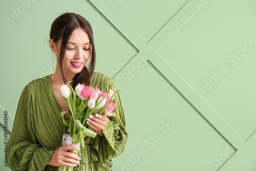 Pretty young Asian woman wi...