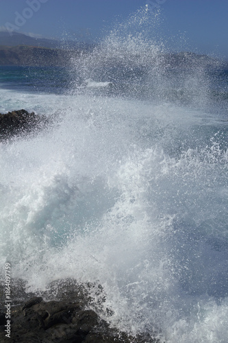 Foto Storm at Las Canteras beach in Las Palmas de Gran Canaria, La Puntilla área at t