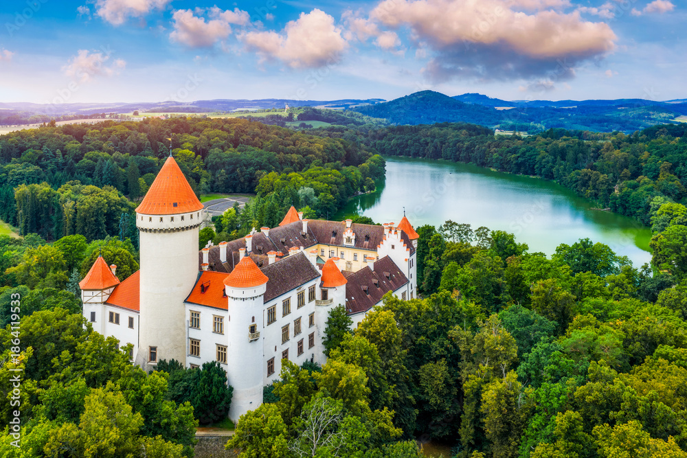 Obraz premium Magnificent Konopiste castle sits in Beneov, Central Bohemian, Czech Republic, Explore the stunning architecture of the Konopiste castle in Beneov, Central Bohemian, Czech Republic.