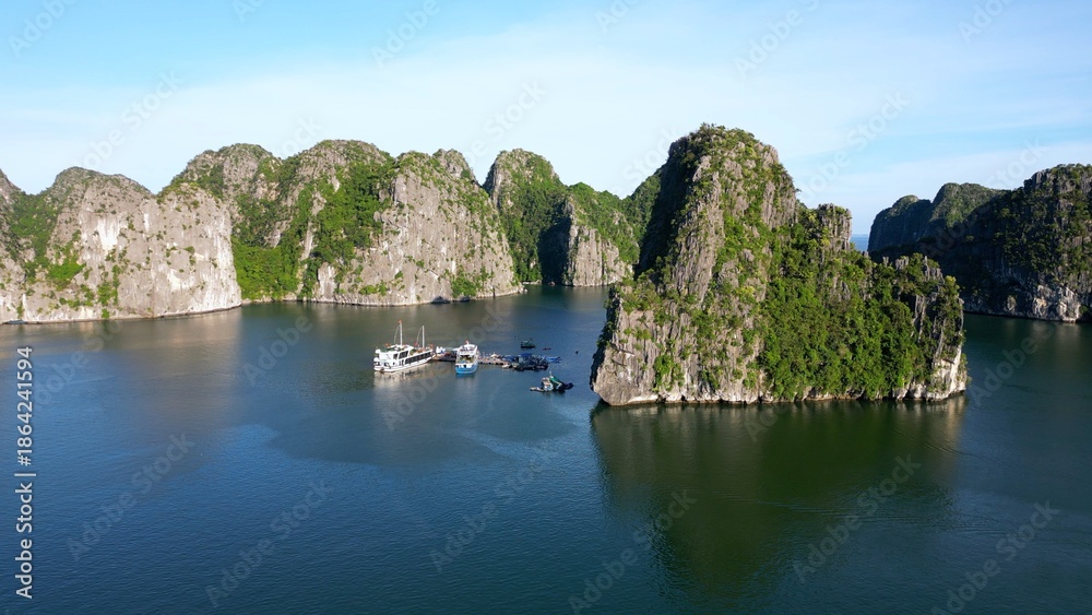 Fototapeta premium Asia, Vietnam, Ha Long Bay Unesco Heritage is one of the seven natural beauties in the world with its emerald waters and limestone islands covered by rainforest . tourist attraction for boat cruises 