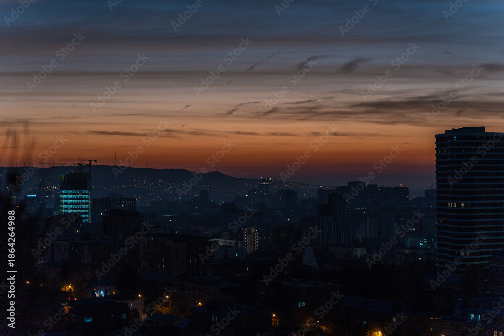 Obraz premium Dawm sky over Tbilisi's downtown