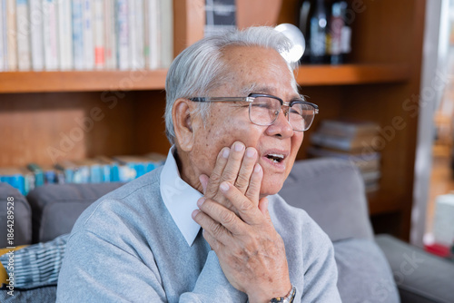 Tableau sur toile Elderly man grab his cheek suffer from toothache