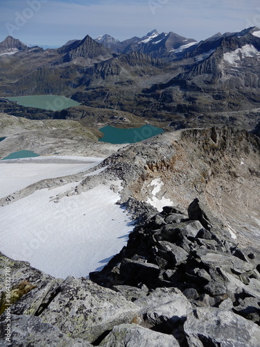 am Ostgrat der Granatspitze 3086m , unten der Weißsee Stausee und der Tauernmoos Stausee