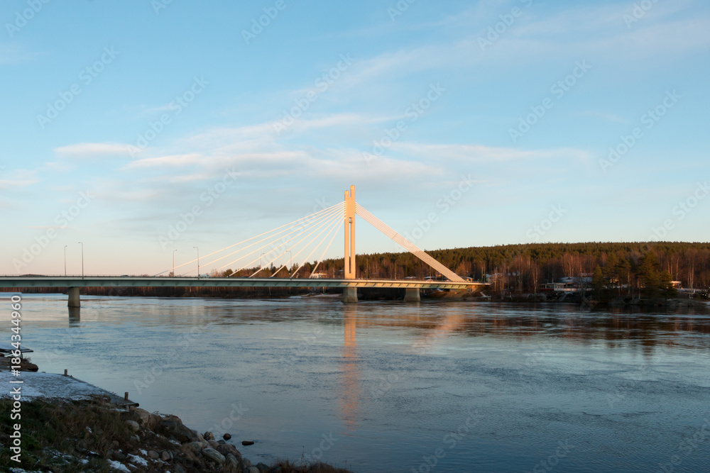 Obraz premium The famous Lumberjack's Candle Bridge over Kemijoki river in Rovaniemi, Finland.