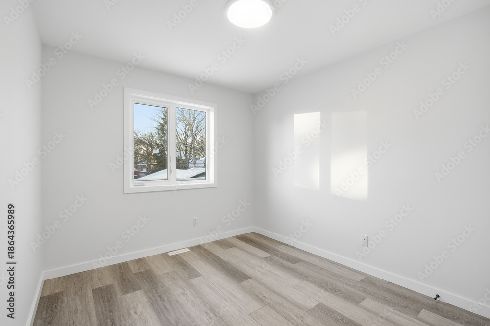 Obraz premium White room with a window and a light shining on it