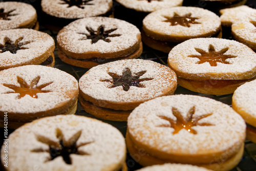 Linzer Cookies / Butter Cookies With Jam Filling / Fursecuri Linzer Cu Gem
