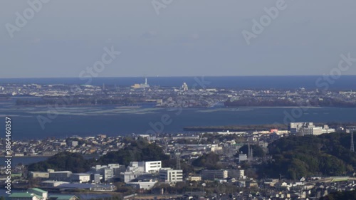 静岡県湖西市を手前に浜名湖と浜松市を望む俯瞰風景
