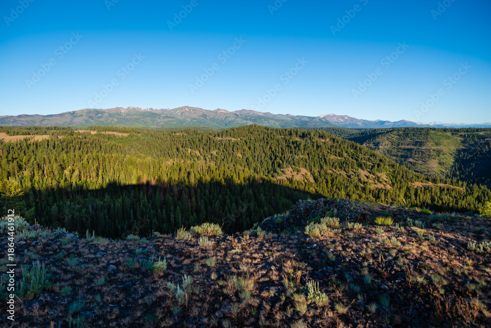 Fototapeta premium Morning Light Over Mountain Canyons
