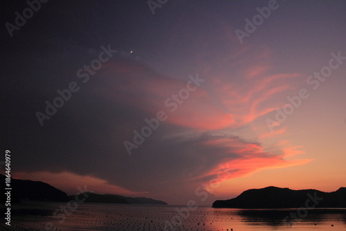 Wallpaper Mural 愛媛県須ノ川公園　雲の広がる夕景 Torontodigital.ca