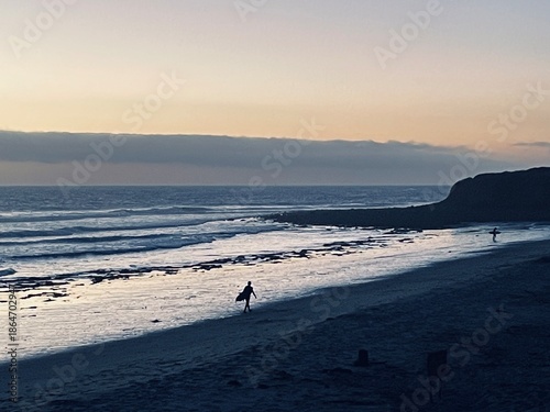 Fotografie Surfers At Sunset Deep Malibu