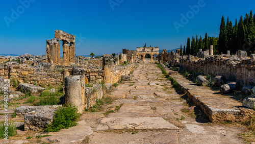 Bild auf Leinwand Ruins of the ancient city of Hierapolis, Pamukkale
