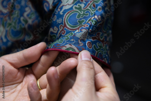 Techniques for Processing Chinese Shu Embroidery Cheongsams