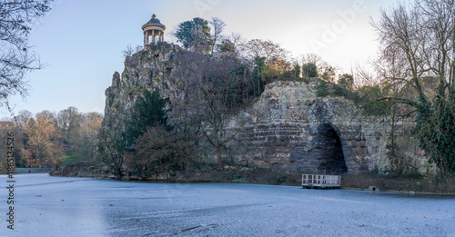 Photos Paris, France - 01 04 2026: Buttes-Chaumont Park