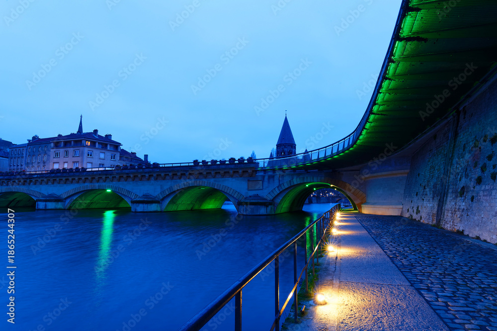 Obraz premium Illuminated bridge Moyen in Metz at night. Metz, Grand Est, France. It was built between 1282 and 1313