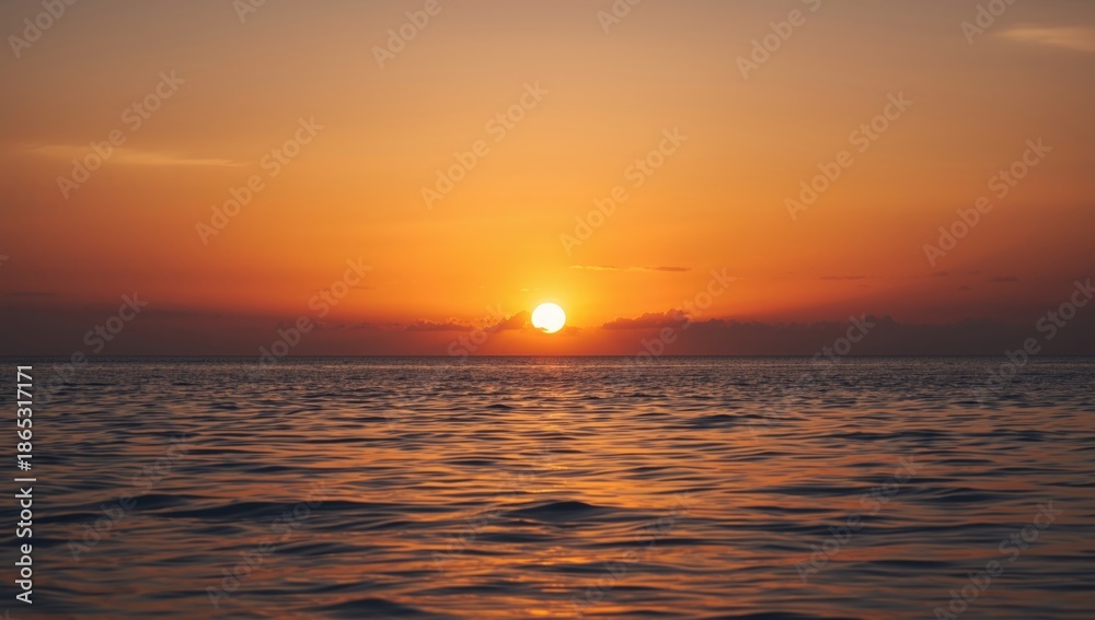 Obraz premium Sea horizon at dusk with colorful sky, suitable for editorial header backgrounds, World Environment Day