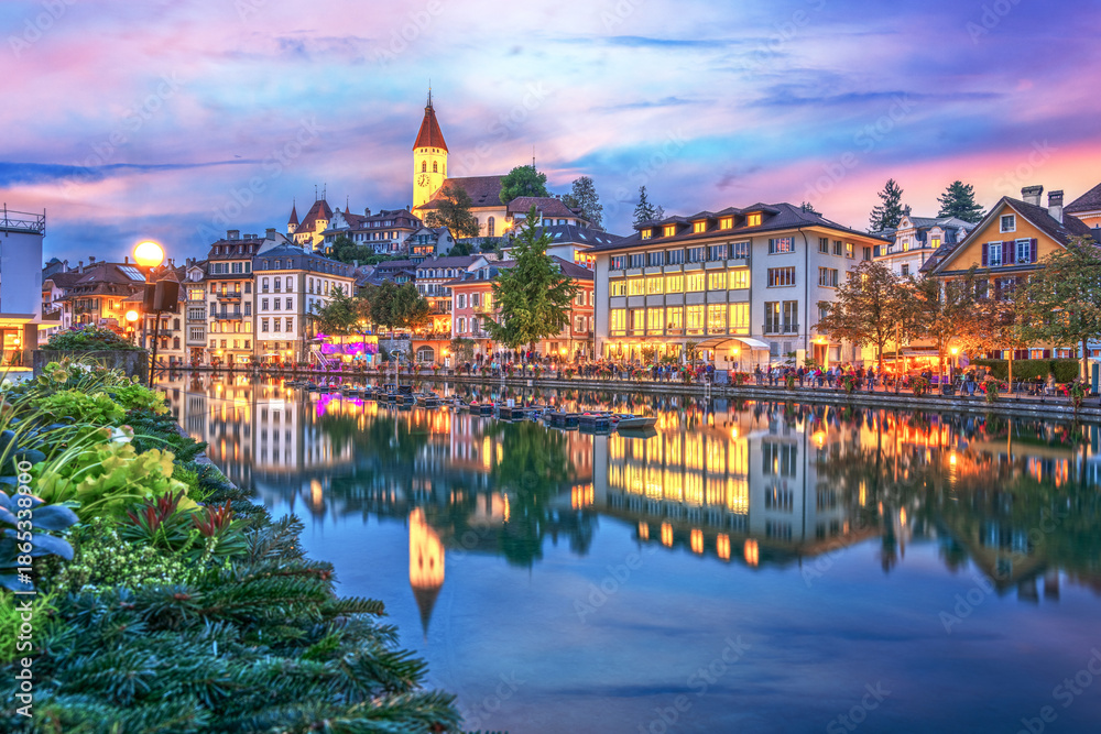 Obraz premium Thun, Switzerland Cityscape at Dusk 4003