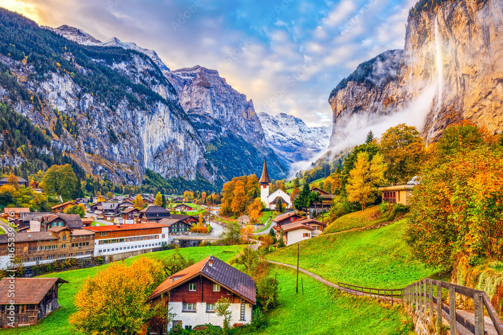 Obraz premium Lauterbrunnen, Switzerland During Autumn 4079