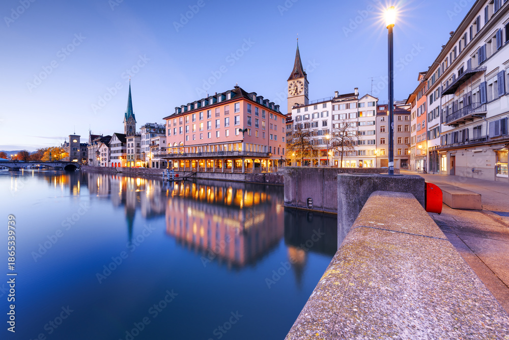 Obraz premium Zurich, Switzerland on the Limmat River 4051