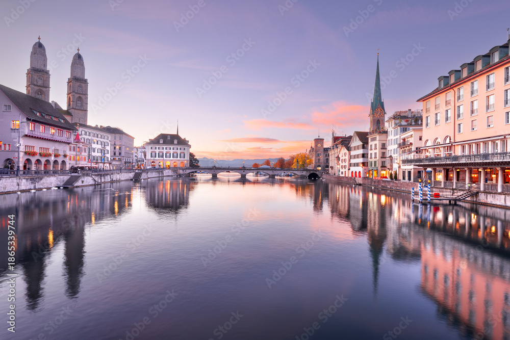 Fototapeta premium Zurich, Switzerland on the Limmat River 4048