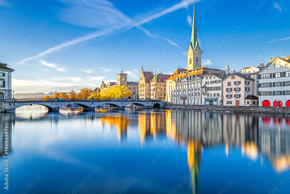 Obraz premium Zurich, Switzerland on the Limmat River 4050
