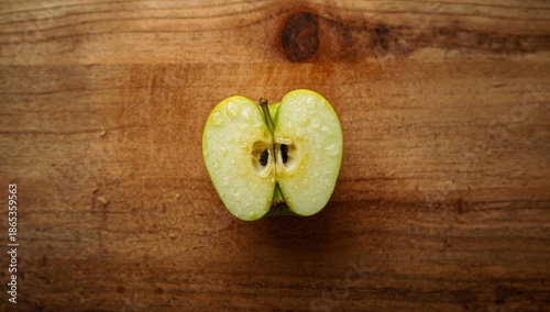 Fresh green apple slices ar...