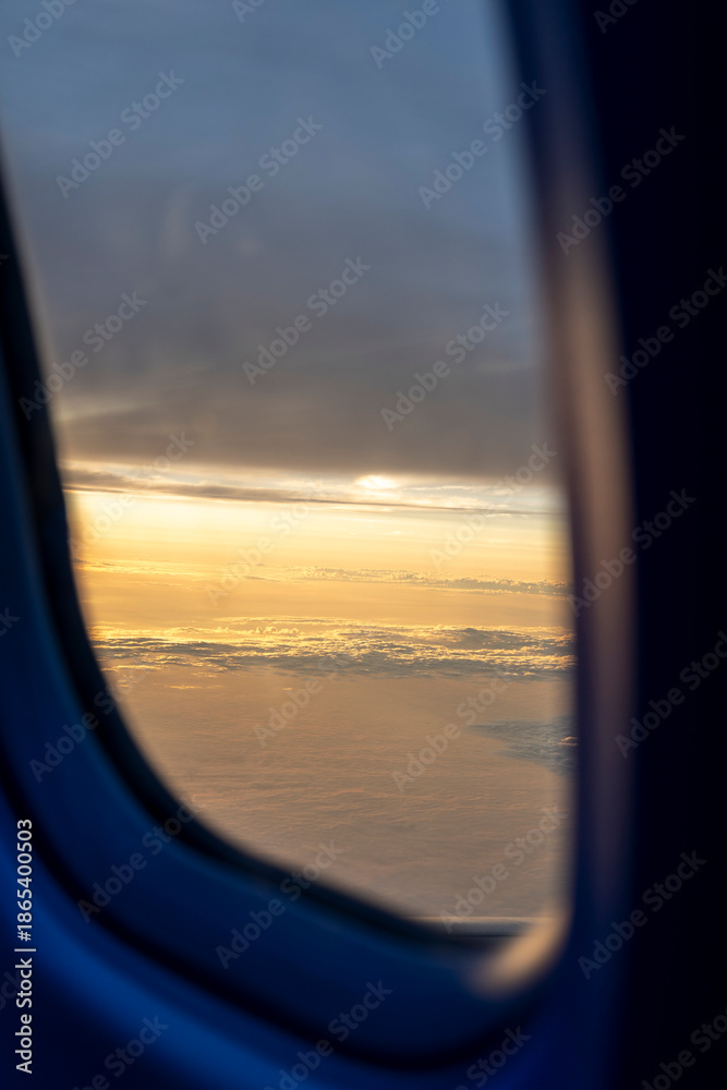 Naklejka premium Window seat at sunset