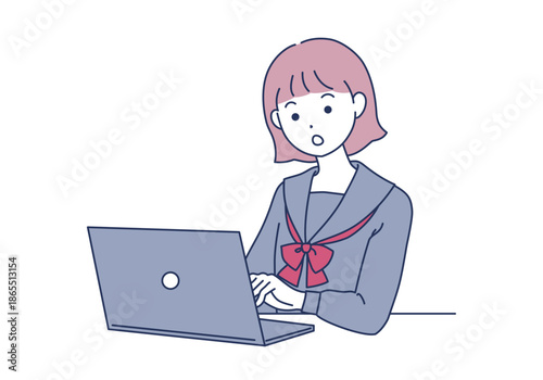 ノートパソコンを操作しているセーラー服を着た女子学生