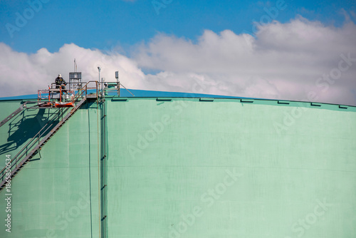 Storage tank work in refinery