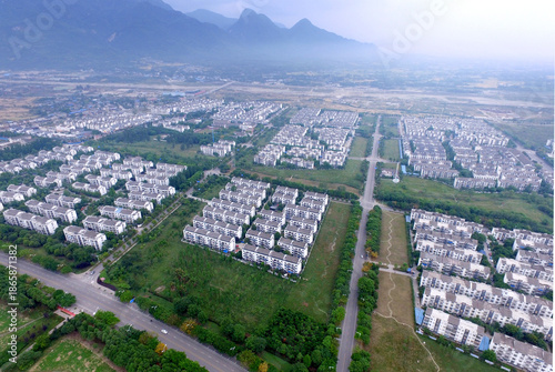 Foto Aerial View of Modern Rural Town Development and Revitalization