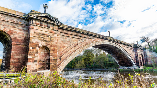 Fotografia A panorama view of the Grosvenor Bridge up the River Dee in the city of Chester,