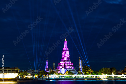 Valokuva An abstract, blurred background of nighttime lights along the Chao Phraya River in Bangkok, with Wat Arun, a popular tourist attraction visited by travelers from around the world, in the background