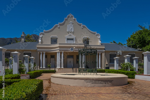 Foto Huguenot House in Franschhoek, a building in the Cape Dutch style that is typica