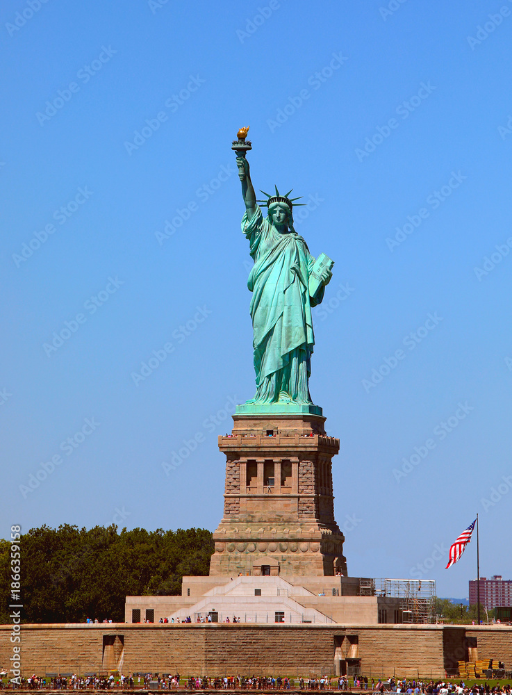 Fototapeta premium statue liberty symbol freedom and american democracy in new york