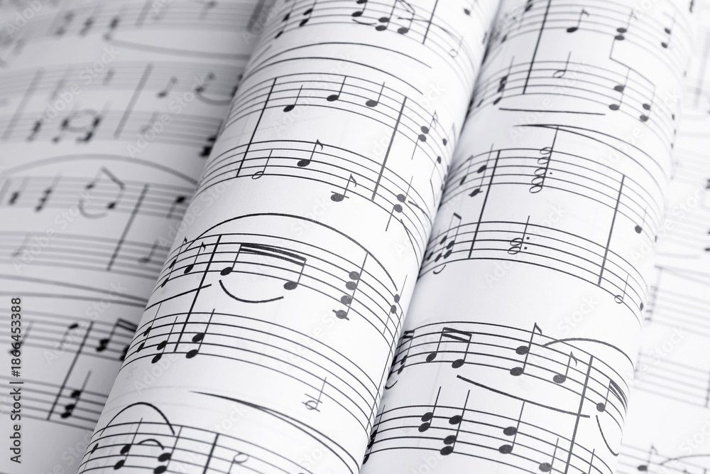 Naklejka premium Paper sheets with music notes, closeup view