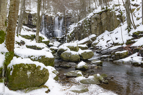 Fotografie L’ultima cascata del Dardagna in appennino con la neve