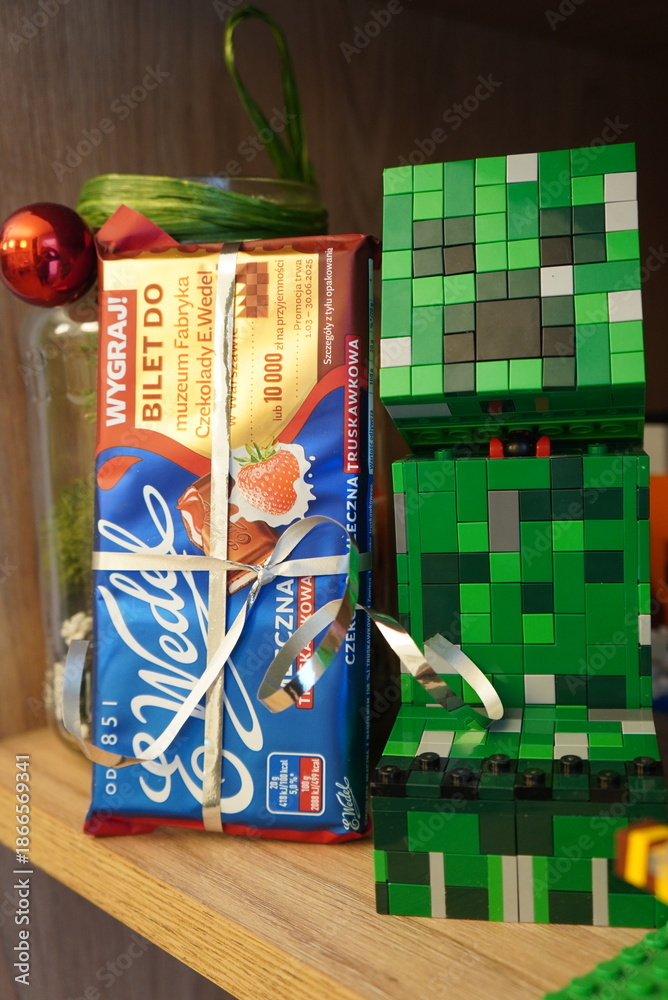 Obraz premium Gift of chocolate and a Minecraft Creeper made from LEGO bricks