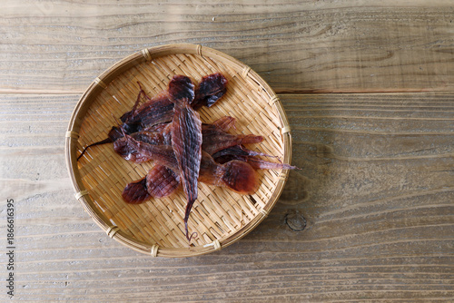 笊にのせた干しタコ