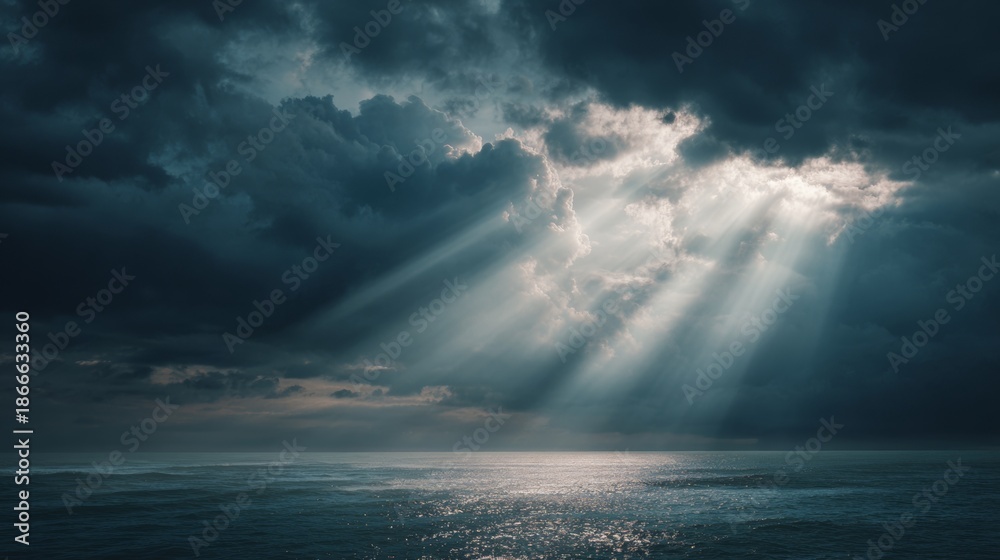 Obraz premium ocean with clouds and sunbeams through the clouds