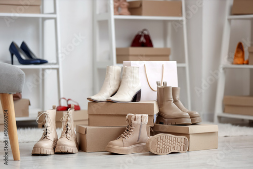 Stylish winter boots with c...