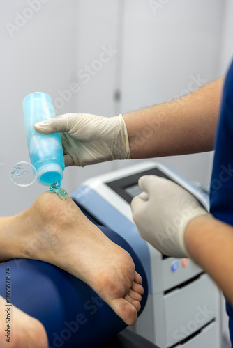 Wallpaper Mural Physiotherapist applies gel on patient heel for treatment. Prep before therapy. Torontodigital.ca