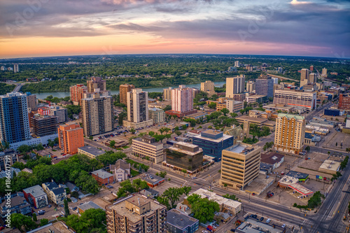 Bild auf Leinwand Aerial View of Saskatoon, Saskatchewan during Dusk