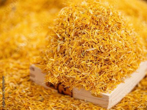 Dried herbal medicines sold in traditional markets