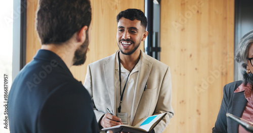 Fotografía Business people, talk and networking at convention with notebook for workshop, expo and career growth