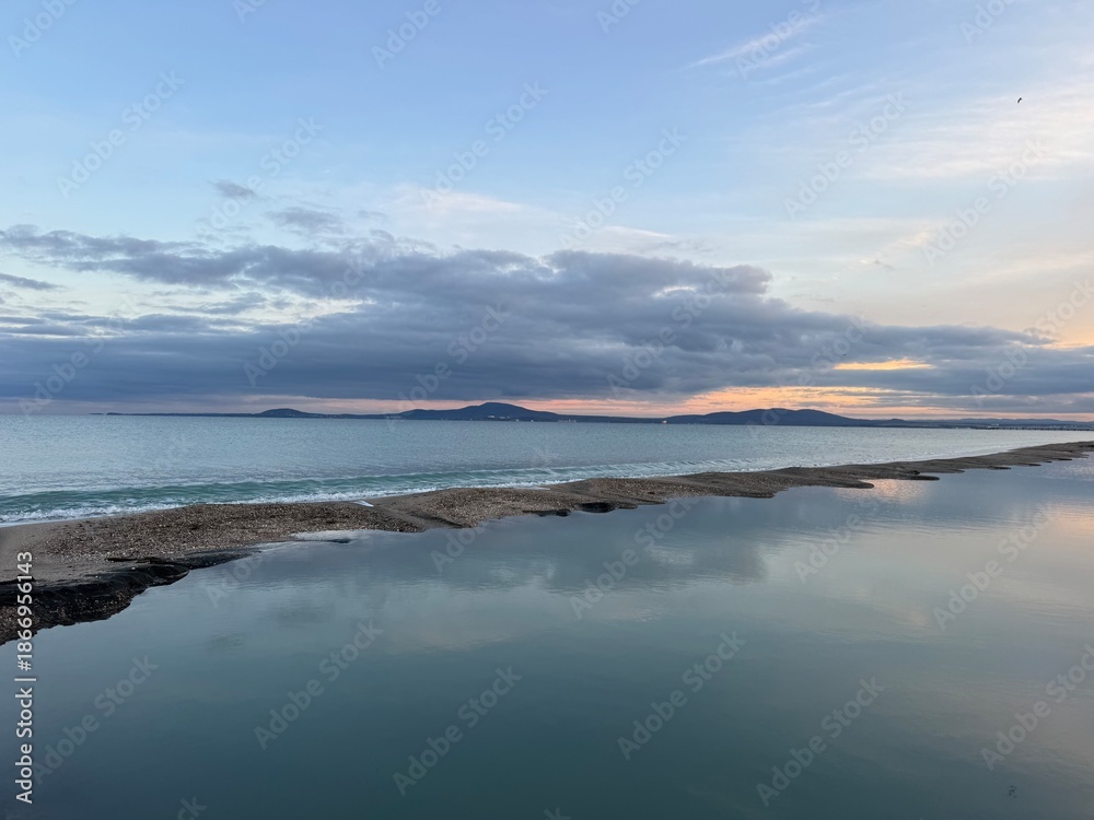 Fototapeta premium Peaceful Coastal Sunrise with Reflections