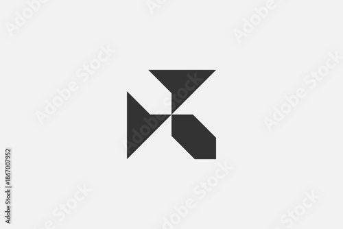 Modern KY letter logo yang terbuat dari bentuk-bentuk segitiga geometris abstrak berwarna gelap, menunjukkan kesan gerakan, teknologi, dan inovasi.