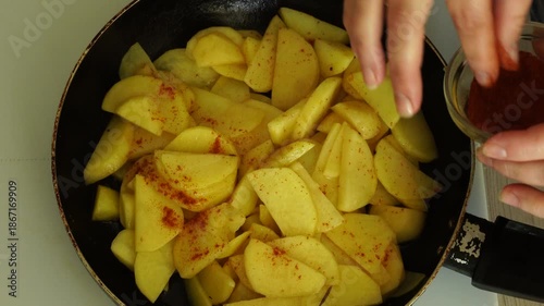 Cooking potatoes in the peasant style